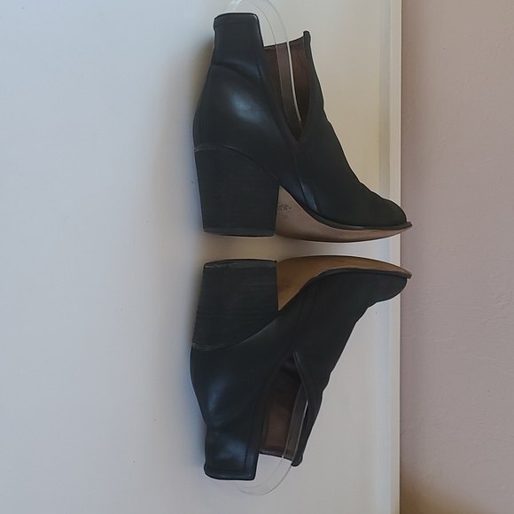 Wittner Black Leather Ankle boots with Side Slits Women's Size US 7.5 EU 38 - Picture 6 of 15